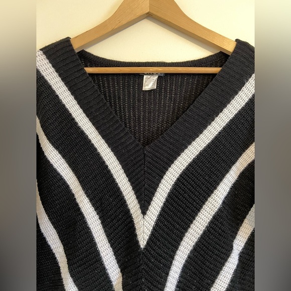 VENUS Womens Sweater Small Ribbed Knit Black White Deep VNeck Long Sleeve Winter - Picture 4 of 16